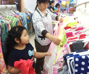 Quần áo Trung Quốc chứa chất gây ung thư có vào Việt Nam?