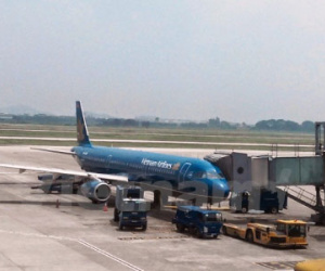 Vietnam Airlines lùi giờ bay, dùng tàu bay lớn chở khách vì bão Dujuan