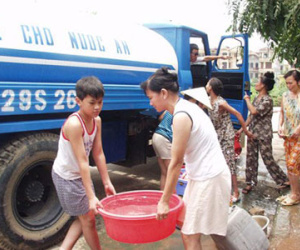 Vỡ ống nhiều, giá nước vẫn tăng