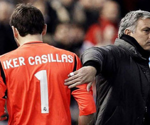 Casillas đăng ảnh chế nhạo Mourinho sau trận thắng Chelsea