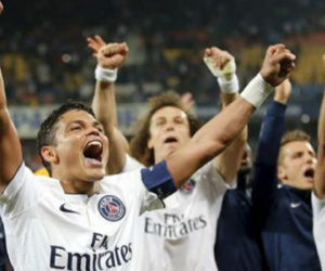 David Luiz ghi bàn bằng đầu gối, PSG nối dài mạch bất bại