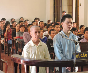 Đòi giao cấu không được, giết người, hiếp dâm rồi đốt xác phi tang