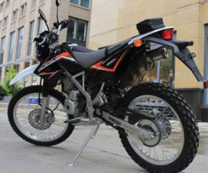 Môtô địa hình giá rẻ Kawasaki xôn xao Hà Nội