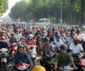 Biển người nhích từng chút trên đường Hoàng Minh Giám