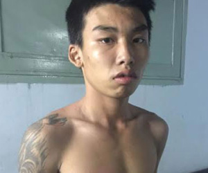 Đặc nhiệm đạp ngã kẻ cướp túi tiền của cô gái