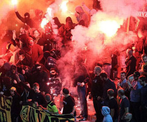 Fan Dortmund nổi loạn trong trận hòa tại Europa League