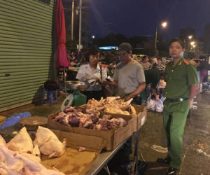 Hà Nội: Phát hiện tim lợn mốc xanh được bán công khai ngoài chợ