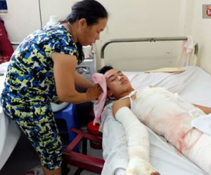 Ngày đầu đi làm phụ giúp gia đình, chàng trai 17 tuổi bị điện giật nguy kịch