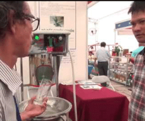 Clip: Máy rửa 1.000 ly mỗi giờ thu hút người xem ở Techmart