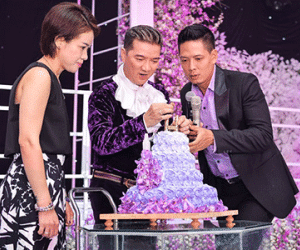 Mr. Đàm bật khóc khi được tặng kim cương trong sinh nhật
