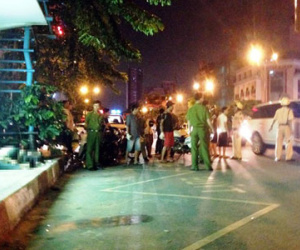 Thanh niên đánh giày gục chết tại trạm xe buýt ở Sài Gòn