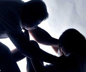 Bà ngoại ngất xỉu khi phát hiện cháu gái 6 tuổi bị cụ ông U60 giở trò đồi bại
