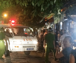 Con nghiện dùng dao đâm bố trọng thương