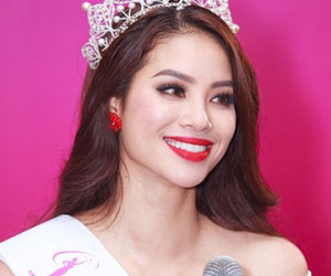 Hoa hậu Phạm Hương xin lỗi vì buông tay Á hậu 1 khi đăng quang