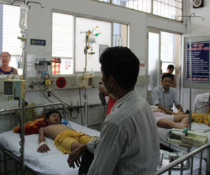 Sốt xuất huyết lên đến đỉnh dịch, ngành y tế mới chống?