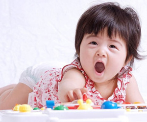 7 trò đơn giản kích hoạt trí thông minh trẻ dưới 1 tuổi