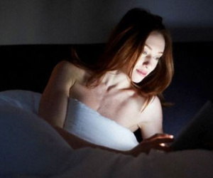 Điều cần nhớ khi dùng điện thoại trước khi đi ngủ