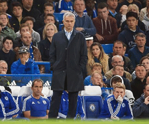 Nén tức giận, Abramovich không vội "trảm" Mourinho