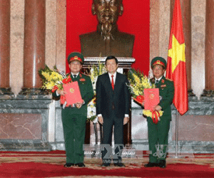 Thăng quân hàm Đại tướng cho đồng chí Ngô Xuân Lịch và Đỗ Bá Tỵ