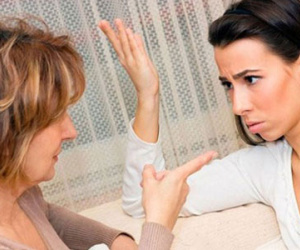Mẹ chồng ở nhà chơi, bắt con dâu thuê người giúp việc