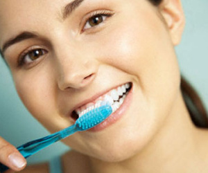 Tác hại của việc đánh răng theo chiều ngang