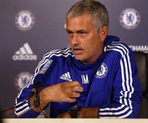 Thoát cảnh bị sa thải, Mourinho đối mặt án phạt “vạ miệng”