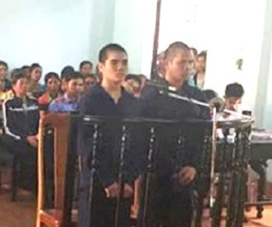 Vào nhờ vả, hai gã trai hiếp dâm cô chủ nhà