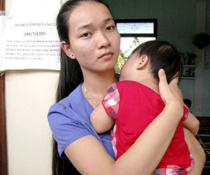 Các bảo mẫu lý giải việc "trói chân tay, hành hạ bé 15 tháng tuổi"