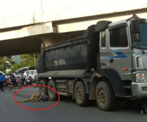 Thi thể nam thanh niên mắc kẹt dưới bánh xe tải