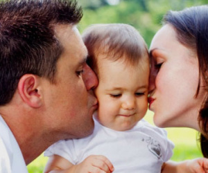 3 điều bố mẹ nên làm trước mặt con thay vì giấu diếm