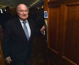FIFA đình chỉ công tác ông Blatter trong 90 ngày