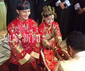 Huỳnh Hiểu Minh - Angelababy quỳ gối dâng trà trong đám cưới truyền thống