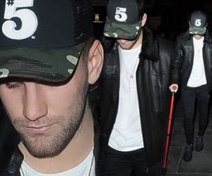 Luke Shaw chống nạng đi giải sầu