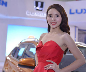 Hoa hậu, người đẹp hội tụ tại triển lãm ôtô nhập khẩu
