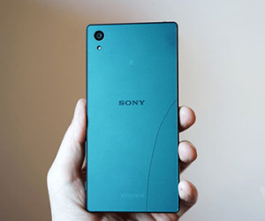 Kính mặt sau của Xperia Z5 dễ nứt vỡ?