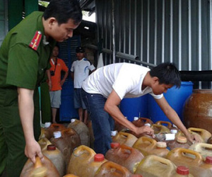 Nghi án trộm hàng nghìn lít dầu máy bay