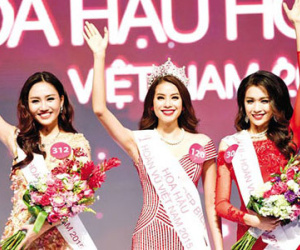 Nghi vấn Hoa hậu Phạm Hương “lách luật” và lời đồn mua giải