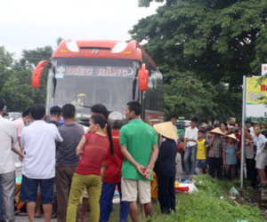 Xe giường nằm cuốn xe máy, hai chị em dâu chết thảm