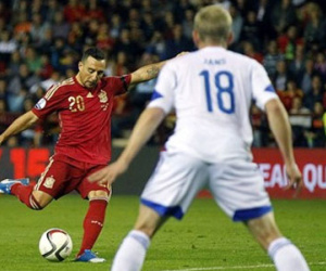 Cazorla lập cú đúp, Tây Ban Nha có vé dự VCK Euro 2016