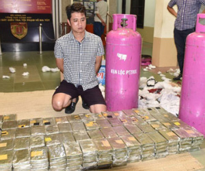 910 bánh heroin giấu trong bình gas, vali, túi xách