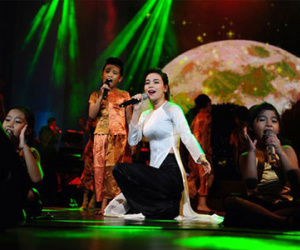 Hà Hồ nhảy chân sáo hát nhạc thiếu nhi của An Thuyên