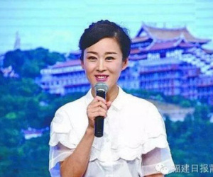 Trung Quốc: Nữ MC bị bố chồng chém 10 nhát đến chết