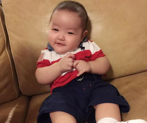 Lần đầu tiên Tâm Tít khoe ảnh rõ mặt của con trai đầu lòng