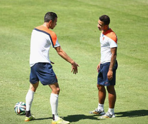 Van Persie "choảng" Depay, Hà Lan hỗn loạn