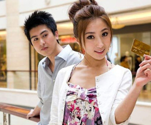 Bi hài vợ và bồ thi nhau… moi tiền chồng