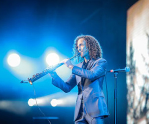 Kenny G thổi kèn hay, nói tiếng Việt giỏi