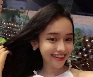 Mẹ của nữ sinh trong vụ Phan Thành - Midu: "Nhiều người ngưỡng mộ vì con tôi quen người nổi tiếng"