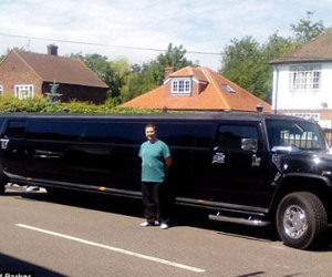 Siêu xe Limousine chở người tị nạn gây sốc ở Anh