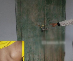 Công an đưa bé gái bị nhốt ở chùa đi giám định