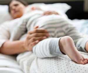 Hãi hùng thức giấc bên thi thể lạnh ngắt của con